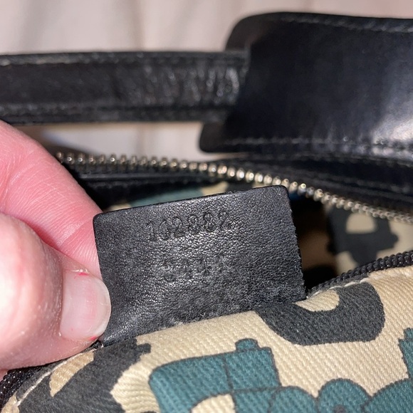 Authentic Vintage Gucci Signature embossed all leather designer hobo bag. B9 - Picture 13 of 16